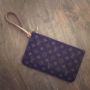 Authentic Louis Vuitton Monogram Pouchette